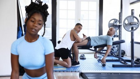 Teaching him how to pump – Beaux Banks, ZarioTravezz