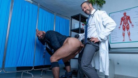 Nicholas Bardem, Paco Rabo – Dr. Bardem Examines Paco